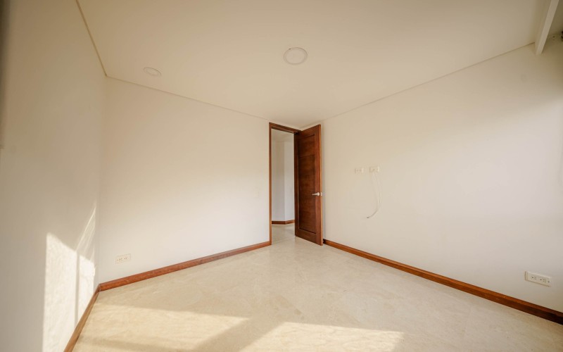 Exclusive 3-Bedroom Apartment for Sale in Laureles – Quiet, Private, and Steps from UPB