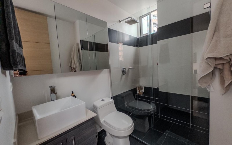 Modern 2-Bedroom Apartment in the Heart of El Poblado – Prime Location!