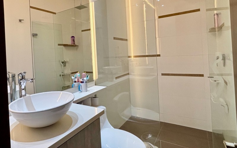 Exclusive Apartment in El Poblado, Medellín – 253m² of Luxury and Comfort