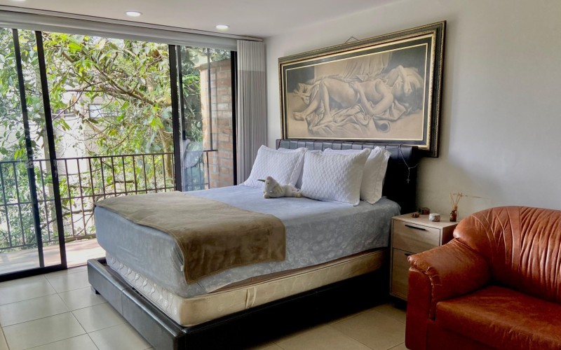 Furnished Apartment in Exclusive Gated Community with Terrace and 4 Bedrooms in El Poblado