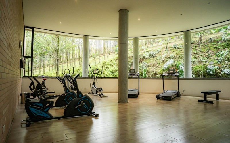 Suite Exclusiva en Fizebad, El Retiro – Lujo, Tranquilidad y Seguridad