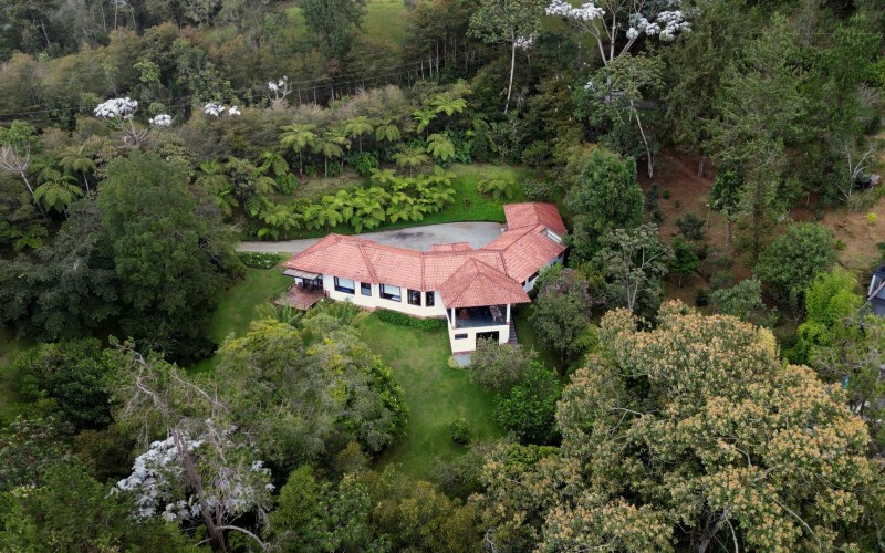 Casa campestre en El Retiro, Antioquia – 6.000m² de Naturaleza Pura.