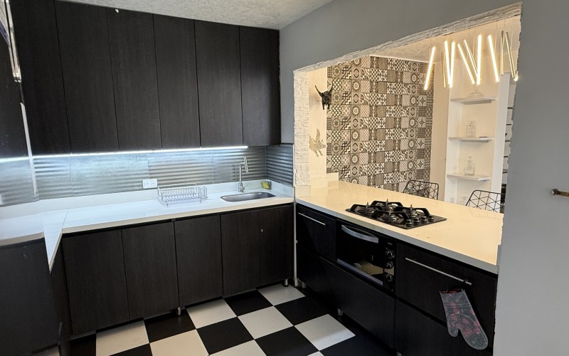 Modern house in Santa Teresita, Laureles: Versatility in the heart of Medellín