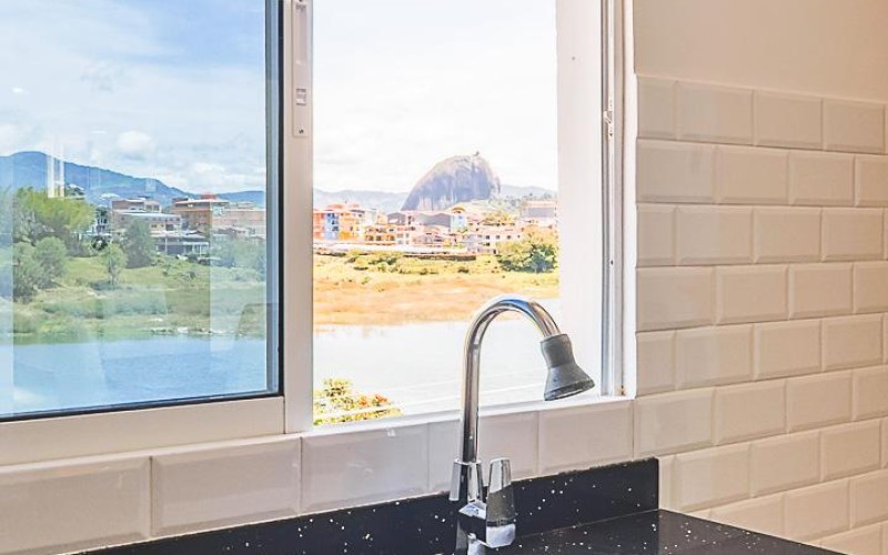 Apartamento Guatapé con vista a la Piedra Peñol.