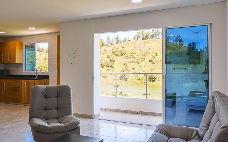 Apartamento Guatapé con vista a la Piedra Peñol.