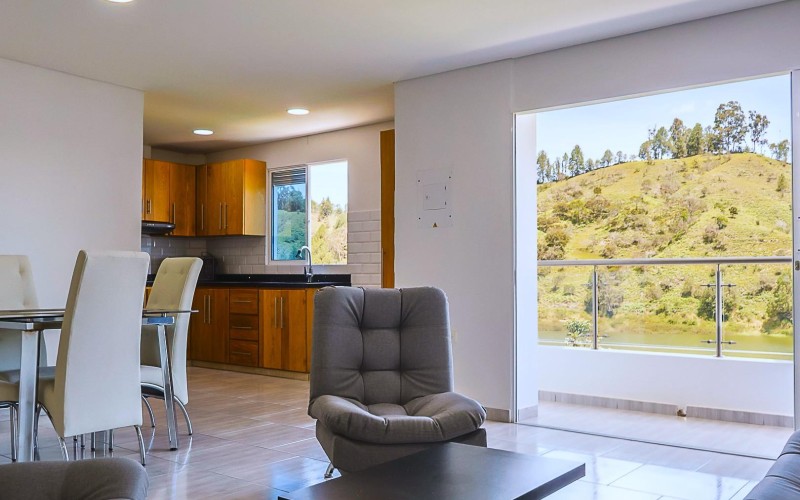 Apartamento Guatapé con vista a la Piedra Peñol.