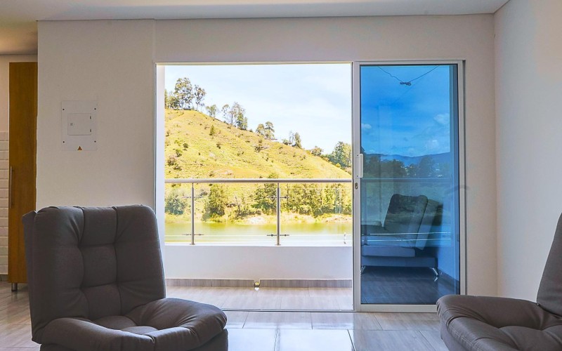 Apartamento Guatapé con vista a la Piedra Peñol.