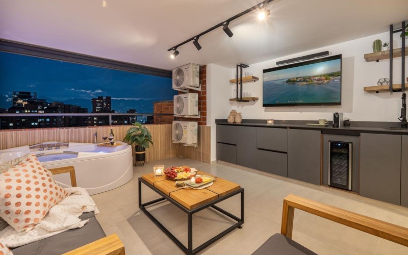 195 m² Industrial-Style Duplex in Provenza with Jacuzzi, BBQ Area, and Strong Rental Potential – Fully Renovated and Steps Away from Medellin’s Best Dining!