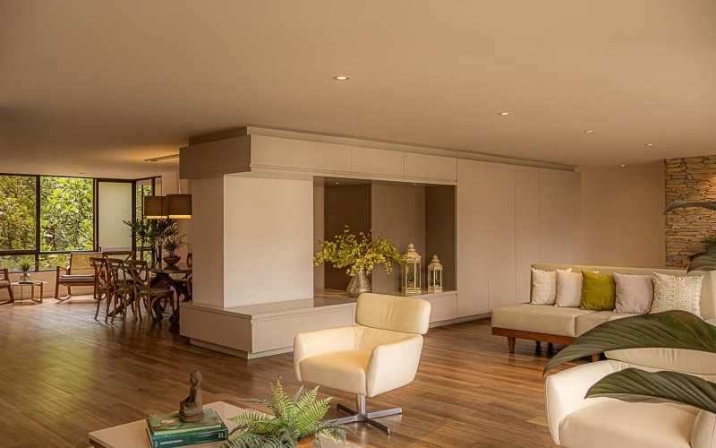 Apartamento de Lujo Remodelado en El Poblado con Vista y Ubicación Privilegiada