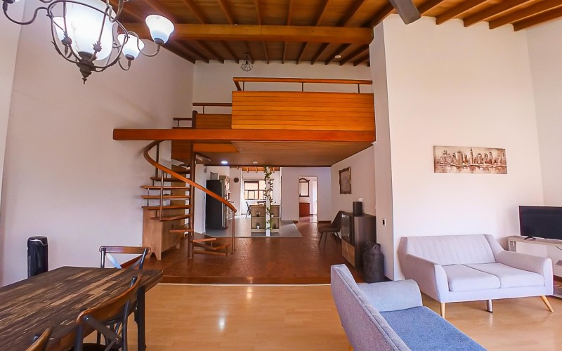 Moderno apartamento duplex en Laureles – Ideal para vivir o invertir