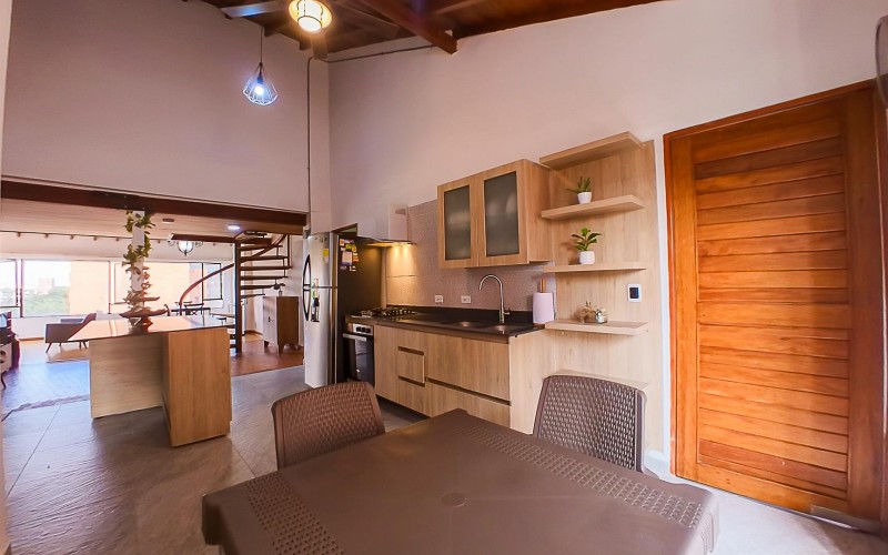 Moderno apartamento duplex en Laureles – Ideal para vivir o invertir