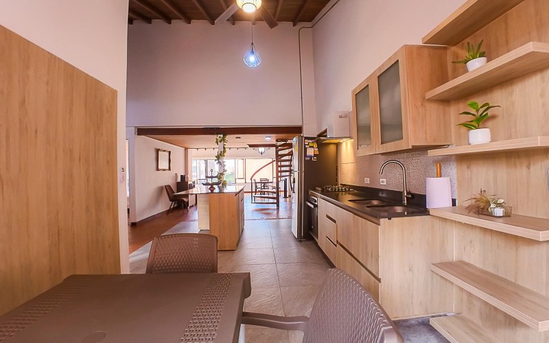 Moderno apartamento duplex en Laureles – Ideal para vivir o invertir