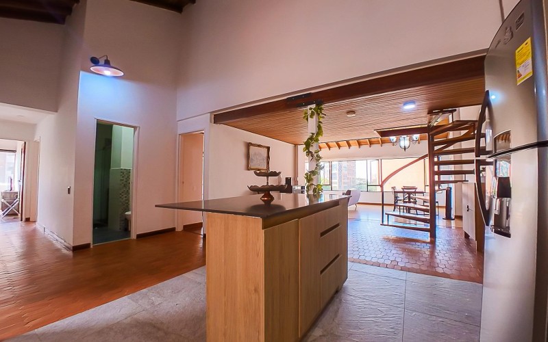 Moderno apartamento duplex en Laureles – Ideal para vivir o invertir